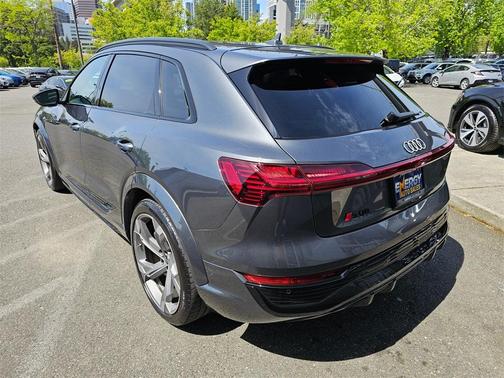2024 Audi SQ8 e-tron Premium Plus