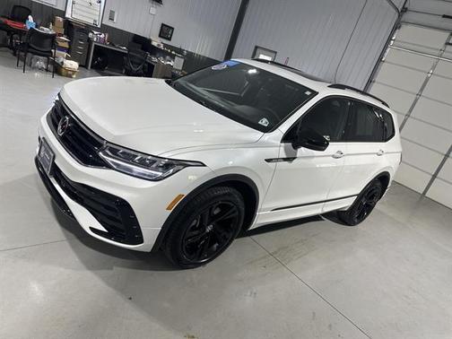 2023 Volkswagen Tiguan 2.0T SE R-Line Black
