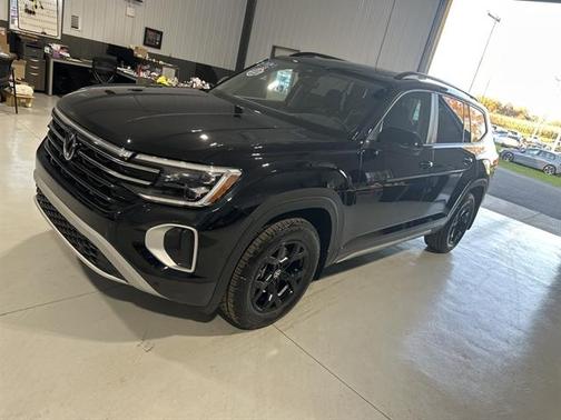 2024 Volkswagen Atlas 2.0T Peak Edition SEL