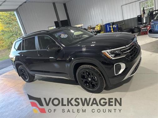 2024 Volkswagen Atlas 2.0T Peak Edition SEL