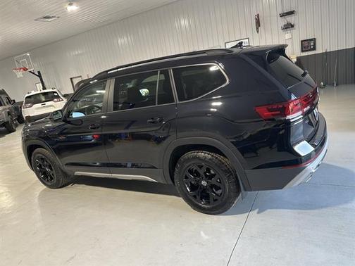 2024 Volkswagen Atlas 2.0T Peak Edition SEL