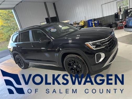2024 Volkswagen Atlas 2.0T Peak Edition SEL