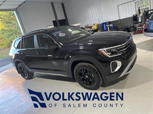 2024 Volkswagen Atlas 2.0T Peak Edition SEL
