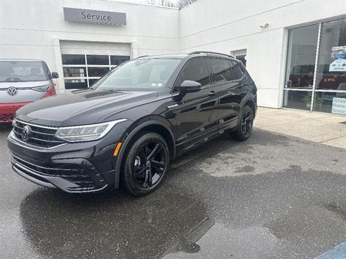 2024 Volkswagen Tiguan 2.0T SE R-Line Black