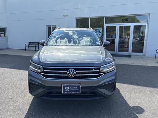 Platinum Gray Metallic 2023 Volkswagen Tiguan 2.0T SE