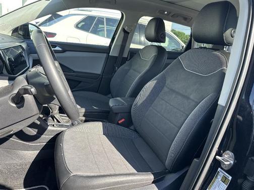 Deep Black Pearl Effect 2023 Volkswagen Taos 1.5T SE