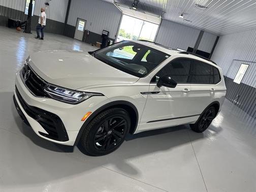 2024 Volkswagen Tiguan 2.0T SE R-Line Black