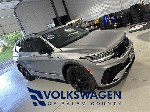 2022 Volkswagen Tiguan 2.0T SE R-Line Black
