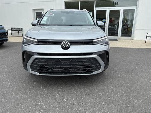 Pyrite Silver Metallic 2025 Volkswagen Taos 1.5T SE