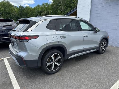 Pyrite Silver Metallic 2025 Volkswagen Tiguan 2.0T SE