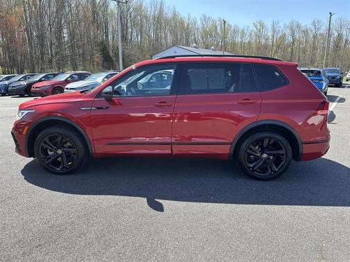 2024 Volkswagen Tiguan 2.0T SE R-Line Black
