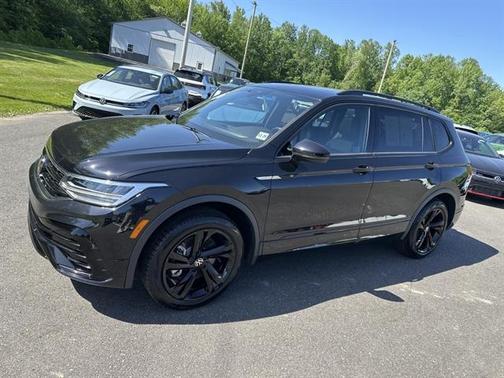 2024 Volkswagen Tiguan 2.0T SE R-Line Black