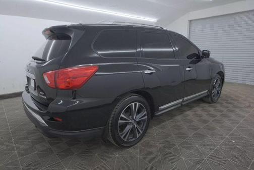 2017 Nissan Pathfinder Platinum