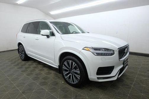2022 Volvo XC90 T6 Momentum 7 Passenger