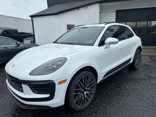 2022 Porsche Macan Base