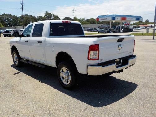 Bright White Clearcoat 2022 RAM 2500 Tradesman Crew Cab 4x4 6'4' Box