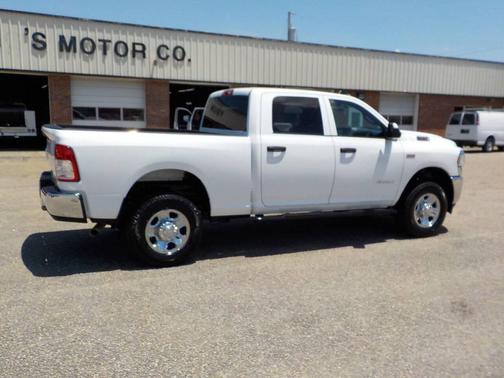 Bright White Clearcoat 2022 RAM 2500 Tradesman Crew Cab 4x4 6'4' Box