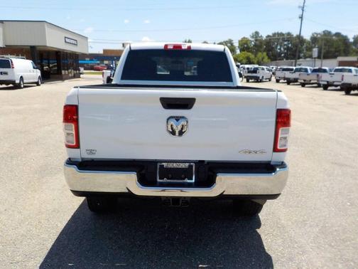 Bright White Clearcoat 2022 RAM 2500 Tradesman Crew Cab 4x4 6'4' Box