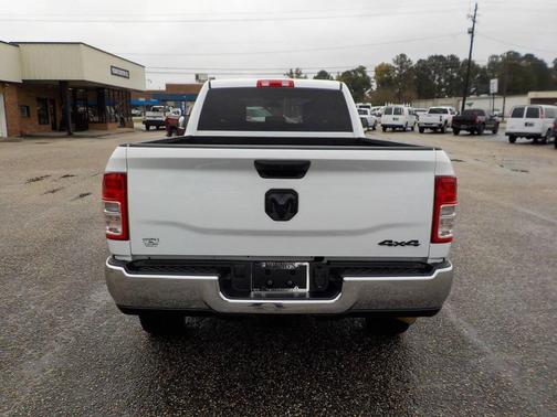 2022 RAM 2500 Tradesman Crew Cab 4x4 8' Box