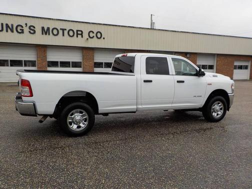 2022 RAM 2500 Tradesman Crew Cab 4x4 8' Box
