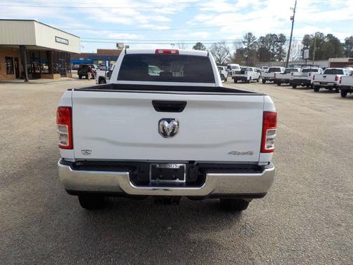 2022 RAM 2500 Tradesman Crew Cab 4x4 8' Box