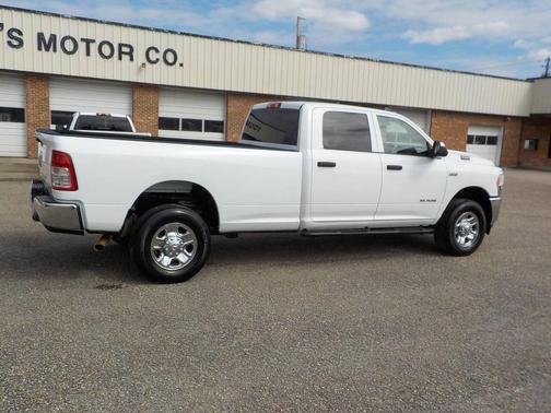 2022 RAM 2500 Tradesman Crew Cab 4x4 8' Box