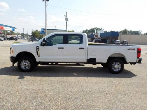 Oxford White 2024 Ford F-350 XL