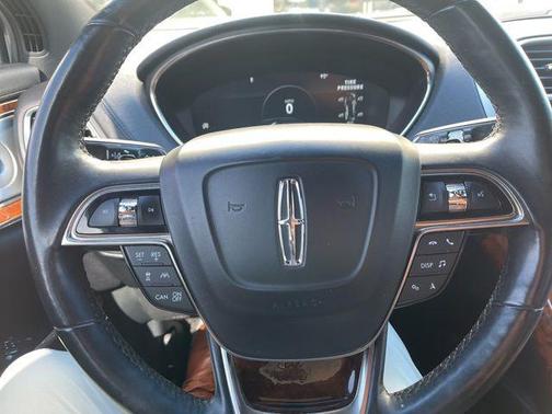White Platinum Metallic Tri-Coat 2019 Lincoln Nautilus Reserve