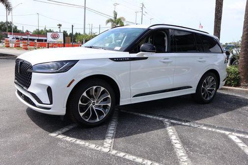 Pristine White Metallic Tri-Coat 2026 Lincoln Aviator Premiere