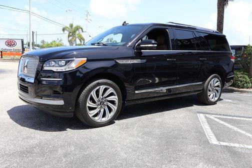 Infinite Black Metallic Clearcoat 2023 Lincoln Navigator Reserve