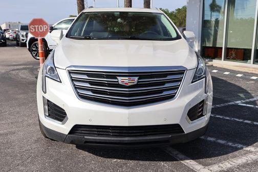 Crystal White Tricoat 2017 Cadillac XT5 Luxury