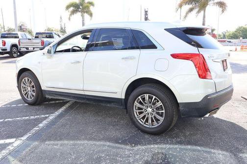 Crystal White Tricoat 2017 Cadillac XT5 Luxury