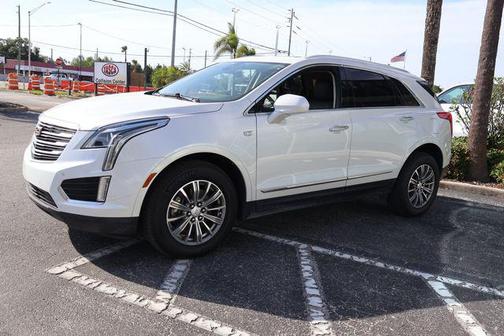Crystal White Tricoat 2017 Cadillac XT5 Luxury