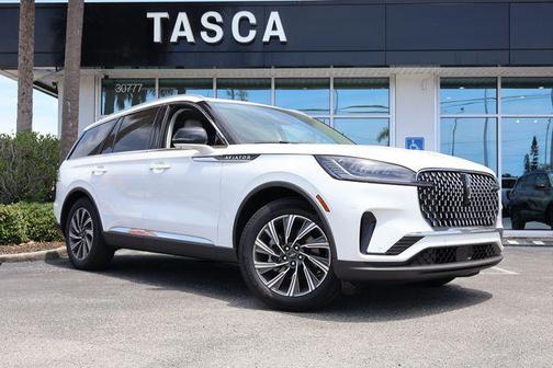 Pristine White Metallic Tri-Coat 2026 Lincoln Aviator Premiere