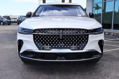 White Platinum Metallic Tri-Coat 2026 Lincoln Nautilus Premiere