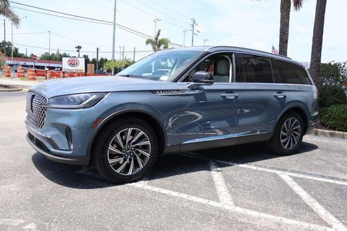 Whisper Blue Metallic Clearcoat 2026 Lincoln Aviator Premiere