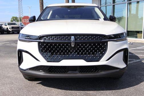 White Platinum Metallic Tri-Coat 2026 Lincoln Nautilus Premiere