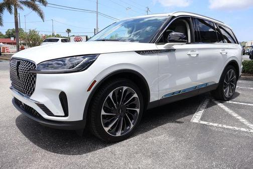 Pristine White Metallic Tri-Coat 2026 Lincoln Aviator Reserve