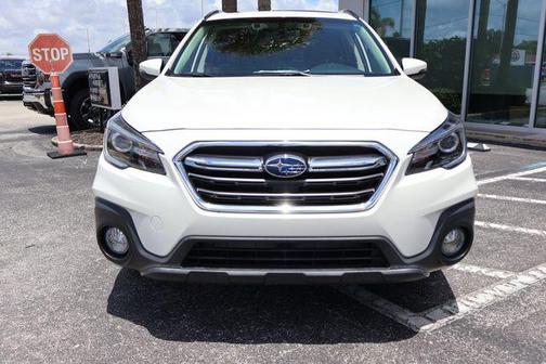 Crystal White Pearl 2018 Subaru Outback 3.6R Touring