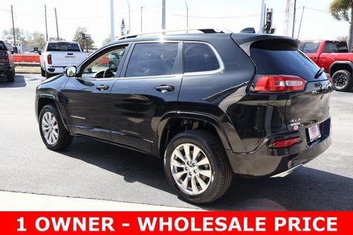Brilliant Black Crystal Pearlcoat 2016 Jeep Cherokee Overland