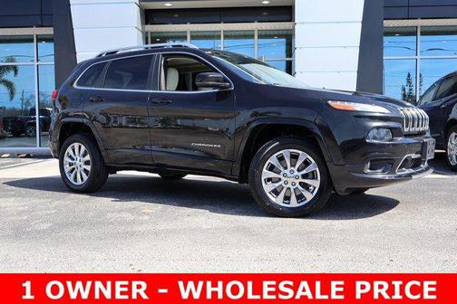 Brilliant Black Crystal Pearlcoat 2016 Jeep Cherokee Overland