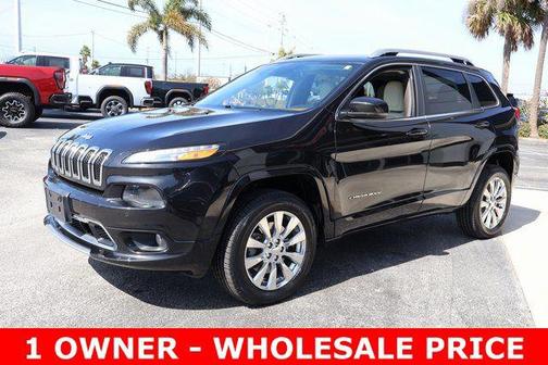 Brilliant Black Crystal Pearlcoat 2016 Jeep Cherokee Overland