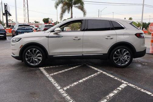 Ceramic Pearl Metallic Tinted Clearcoat 2022 Lincoln Nautilus Reserve