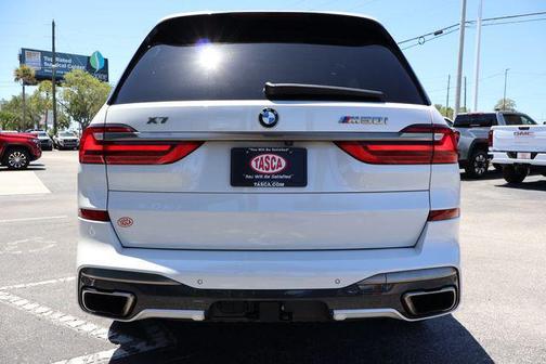Mineral White Metallic 2022 BMW X7 M50i