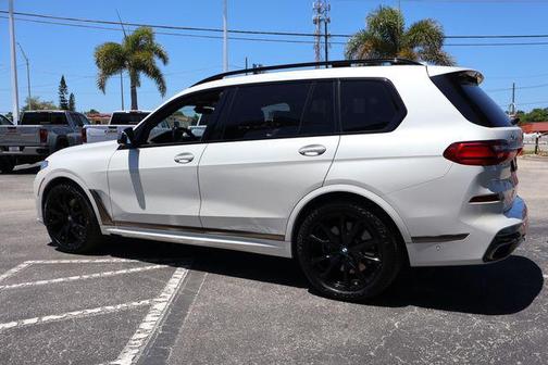 Mineral White Metallic 2022 BMW X7 M50i