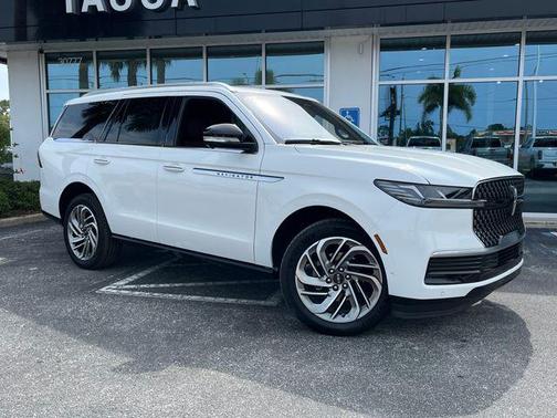 Pristine White Metallic Tri-Coat 2025 Lincoln Navigator Reserve