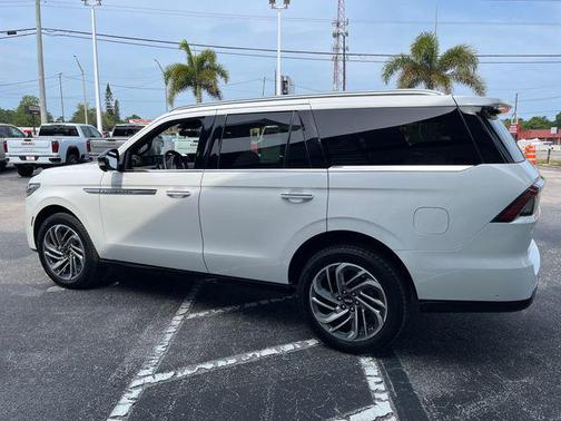 Pristine White Metallic Tri-Coat 2025 Lincoln Navigator Reserve