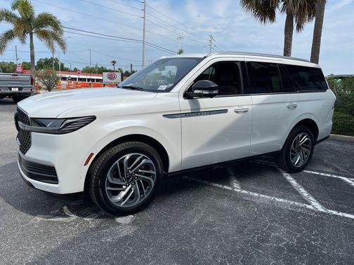 Pristine White Metallic Tri-Coat 2025 Lincoln Navigator Reserve