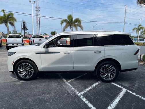 Pristine White Metallic Tri-Coat 2025 Lincoln Navigator Reserve