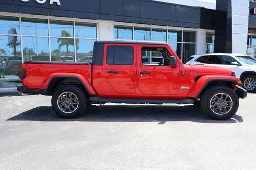 Firecracker Red Clearcoat 2020 Jeep Gladiator Overland